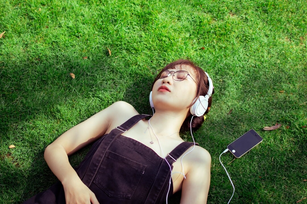 fan listening to music